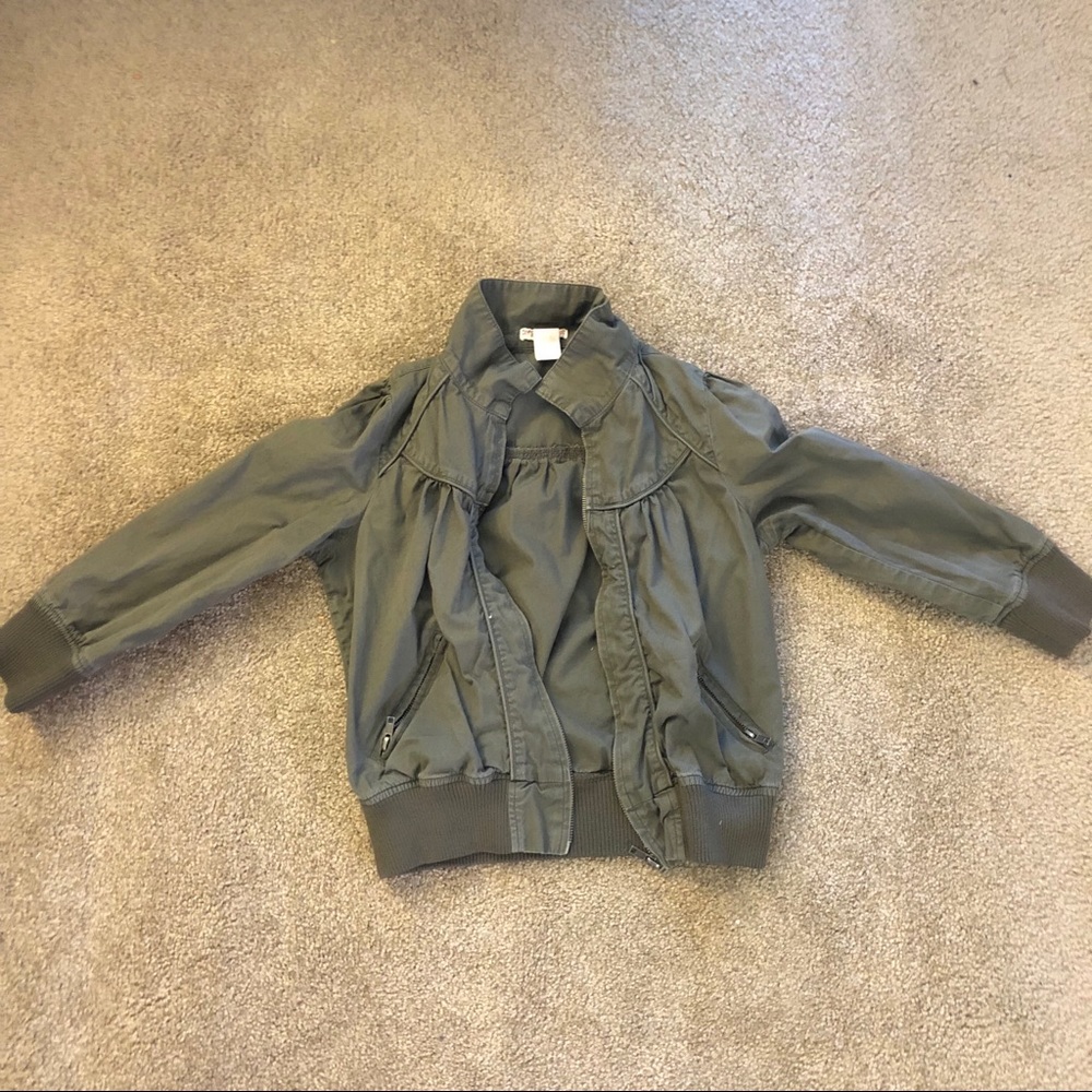 Olive green jacket, three-quarter sleeve